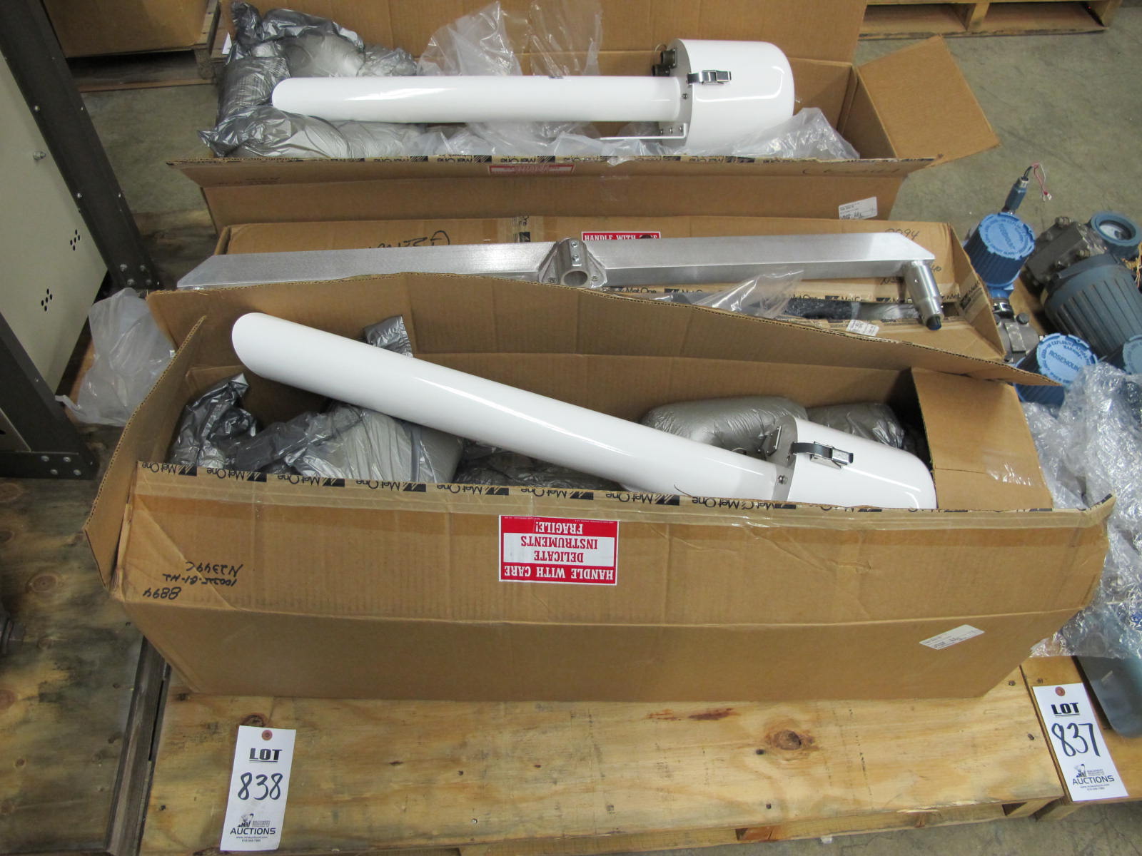 CLIMATRONICS MODEL 102273-G0-H0 TEMPITUM PROBE & (2) CLIMATRONICS MODEL 100325-G1-H2 PROBE ENDS (G-46) LOADING & HANDLING FEE $25-838