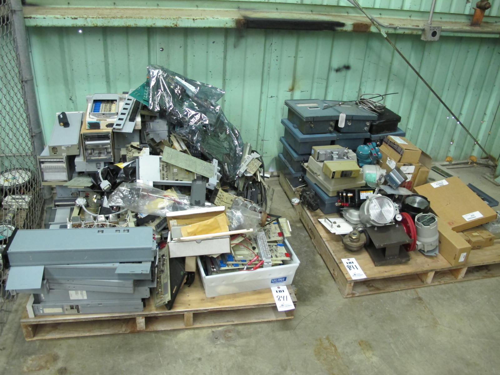 LOT MISC CHART RECORDERS, CIRCUIT BOARDS & CONTROLS (G-46) LOADING & HANDLING FEE $25-841
