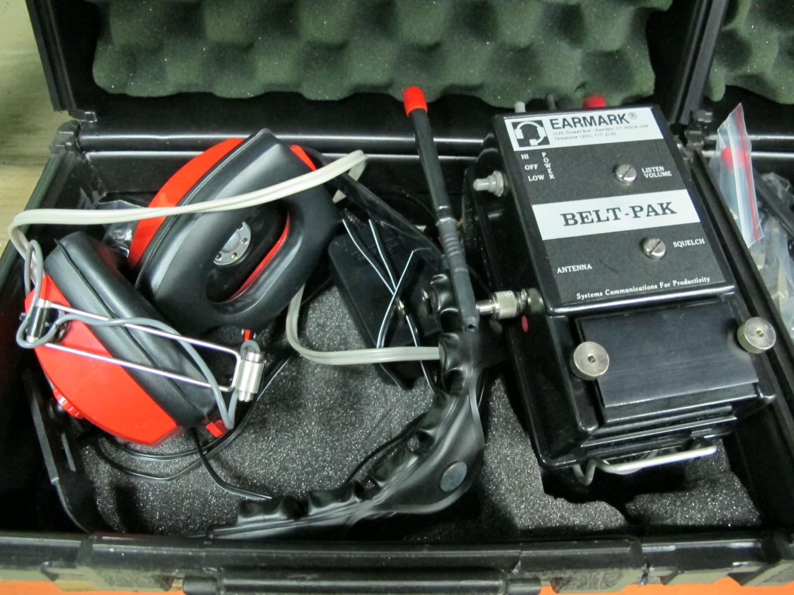 LOT MISC EARMARK BELT-PAKS & HEAD PHONES (G-46) LOADING & HANDLING FEE $25-842