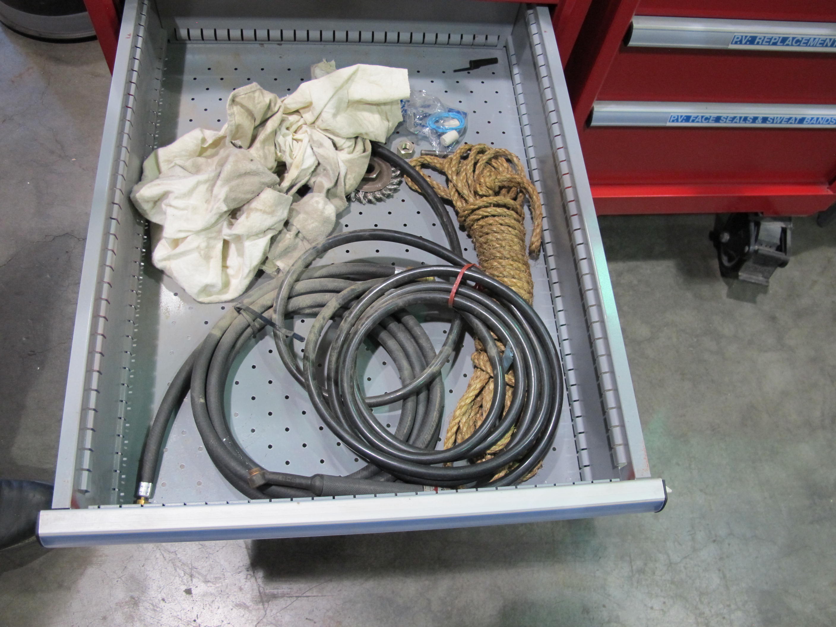 LISTA 5-DRAWER TOOL CABINET W/ CONTENTS (T-10) LOADING & HANDLING FEE $50-86