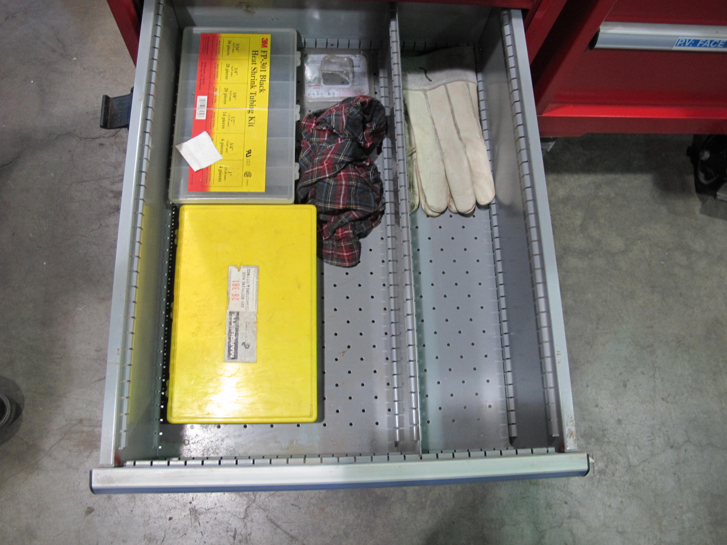 LISTA 5-DRAWER TOOL CABINET W/ CONTENTS (T-10) LOADING & HANDLING FEE $50-86