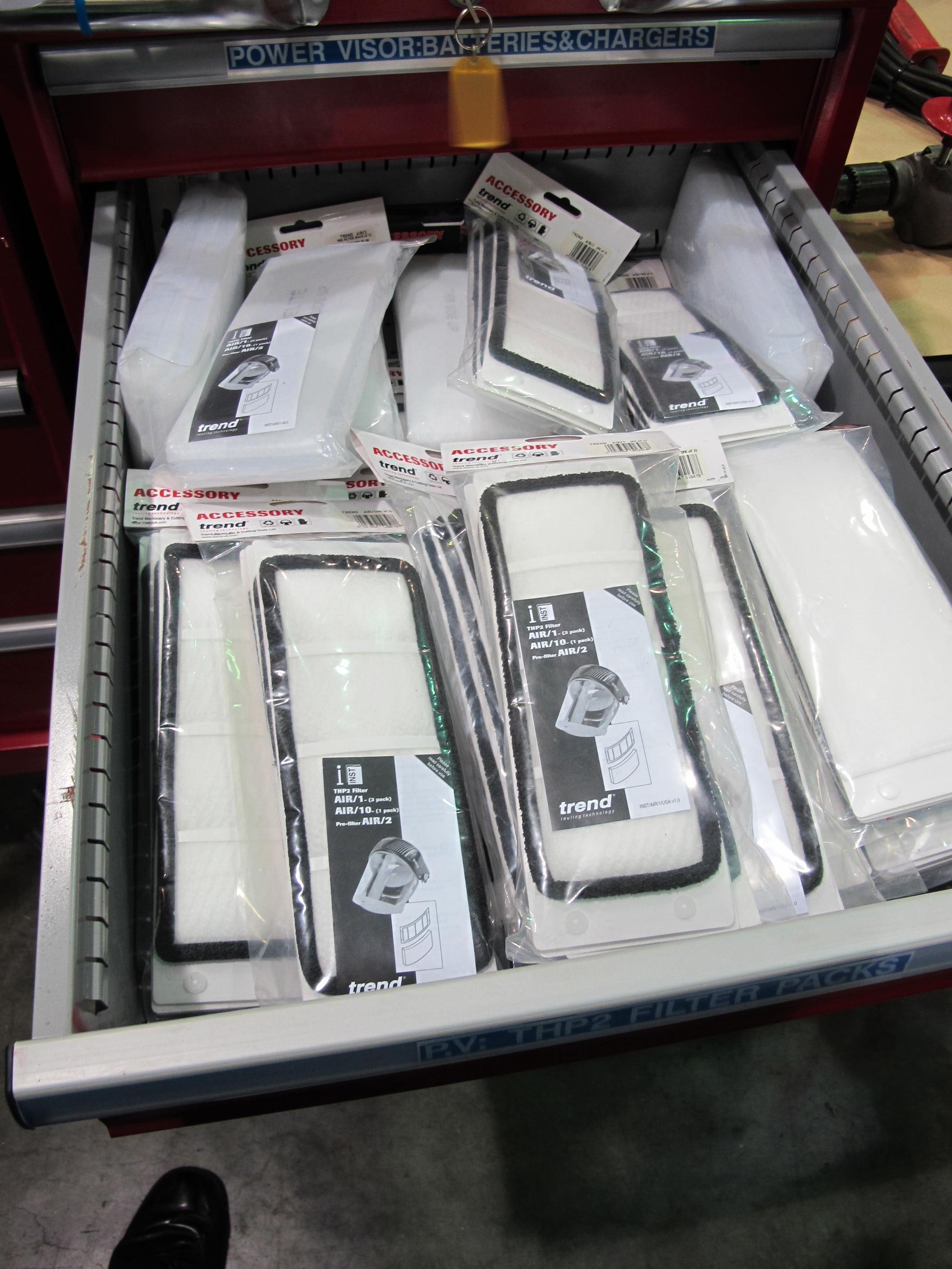 LISTA 5-DRAWER TOOL CABINET W/ CONTENTS (T-10) LOADING & HANDLING FEE $50-87