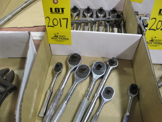 LOT 1/2" & 1/4" SOCKET WRENCHES (G-49) LOADING & HANDLING FEE $10-2017