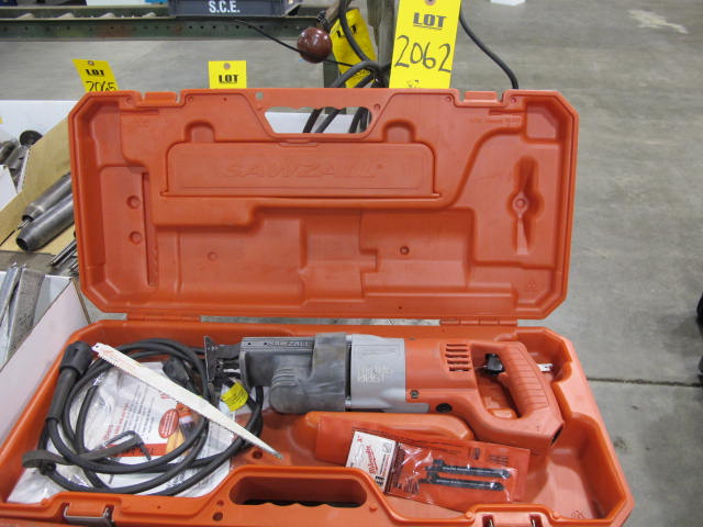 MILWAUKEE HEAVY DUTY ELECTRIC SAWZALL (G-49) LOADING & HANDLING FEE $10-2062