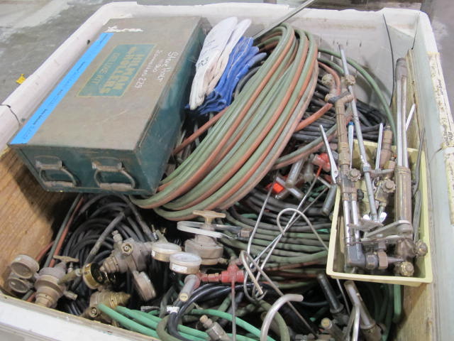 LOT ACETYLENE TORCH HOSE, GAUGES AND HEADS (G-49) LOADING & HANDLING FEE $25-2101