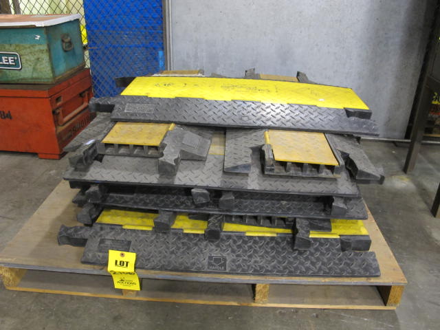 LOT YELLOW JACKET CABLE PROTECTORS (G-49) LOADING & HANDLING FEE $25-2106