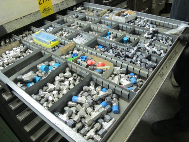 LYON 10-DRAWER INDUSTRIAL PARTS CABINET W/ SS FITTINGS AND MISC (G-49) LOADING & HANDLING FEE $50-2153