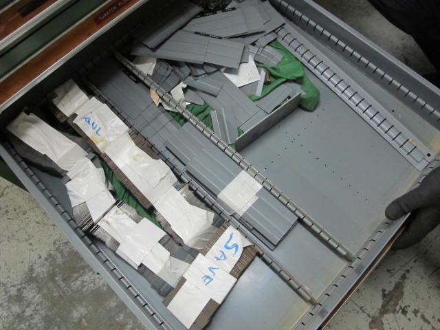 STANLEY VIDMAR 11-DRAWER INDUSTRIAL PARTS CABINET W/ CONTENTS (G-49) LOADING & HANDLING FEE $50-2154