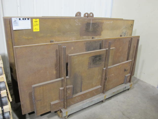 LOT (5) 1.5"X4'X8' METAL PLATES & MISC 1.5" METAL PLATES (G-49) LOADING & HANDLING FEE $400-2284