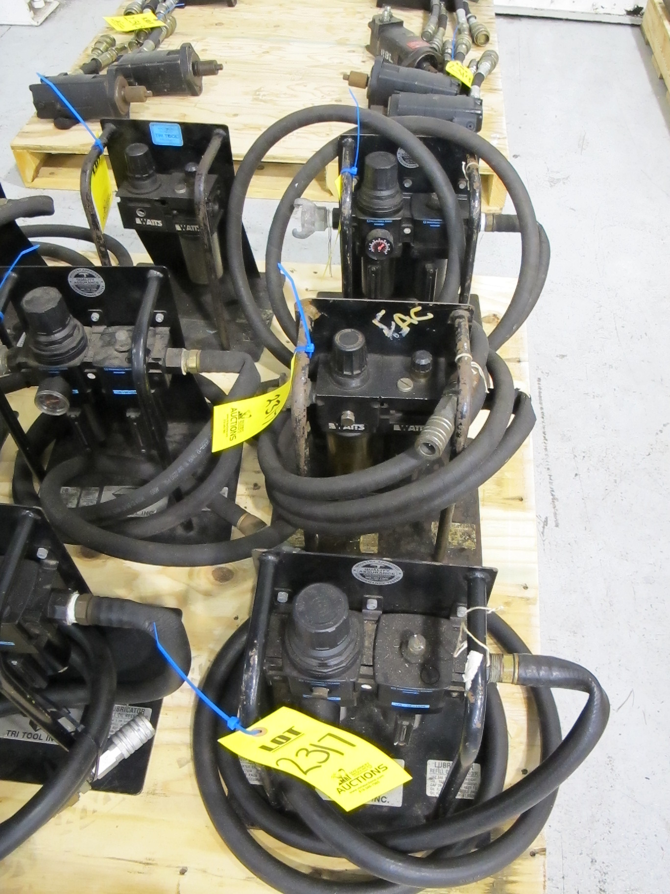 LOT (3) TRI-TOOL PNEUMATIC FILTER & LUBRICATOR (G-49) LOADING & HANDLING FEE $25-2317
