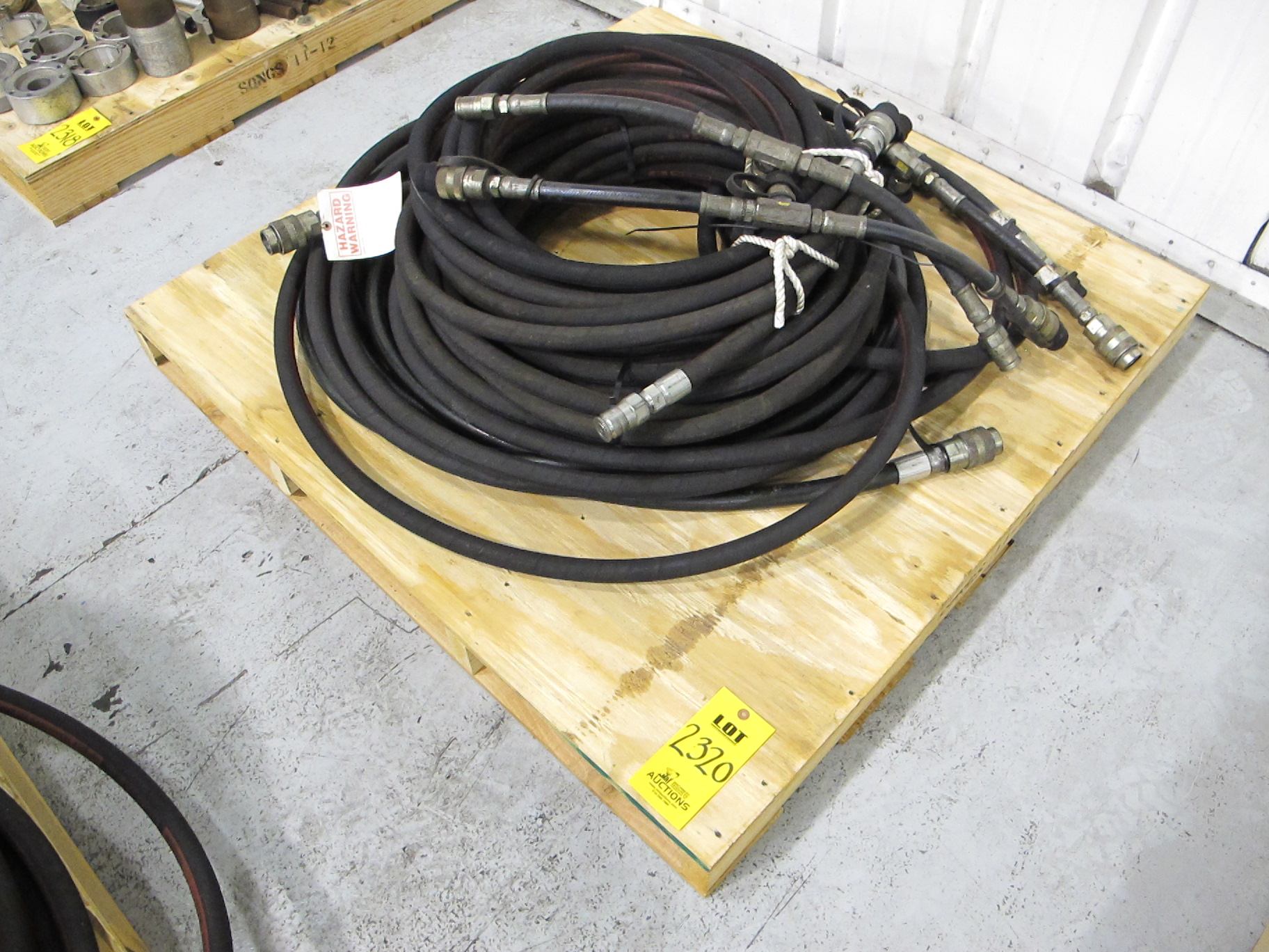 LOT TRI-TOOL HYDRAULIC HOSES (G-49) LOADING & HANDLING FEE $25-2320