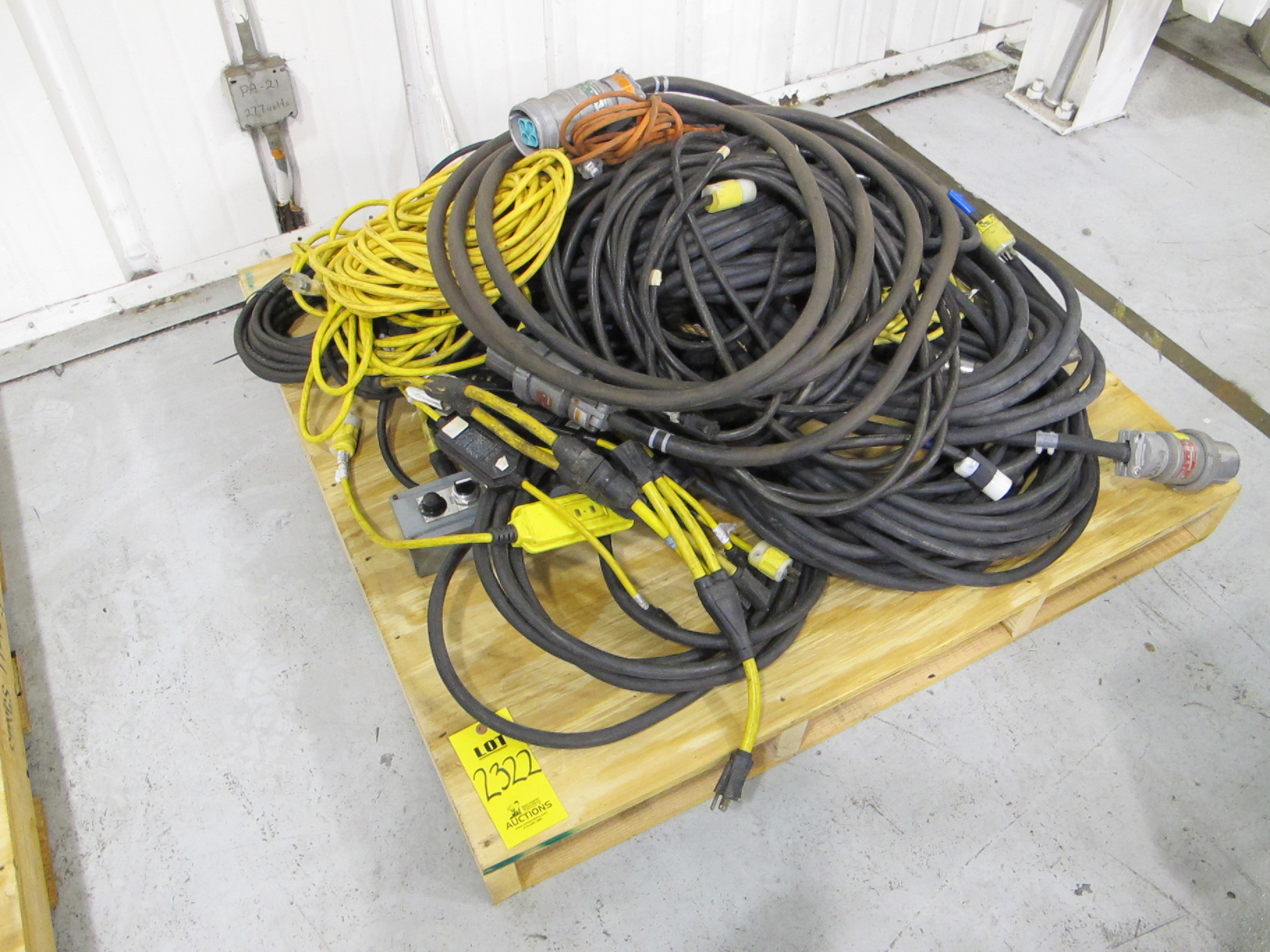 LOT ELECTRICAL CABLES (G-49) LOADING & HANDLING FEE $25-2322