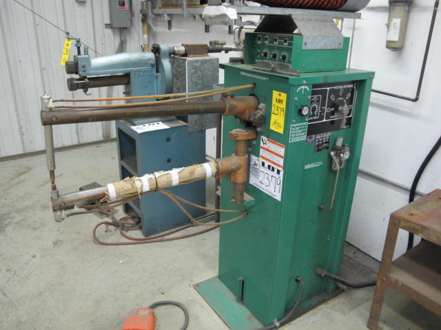 WESTERN 30 KVA SPOT WELDER, 24" ARMS, S/N FG761 (G-40) LOADING & HANDLING FEE $250-2379