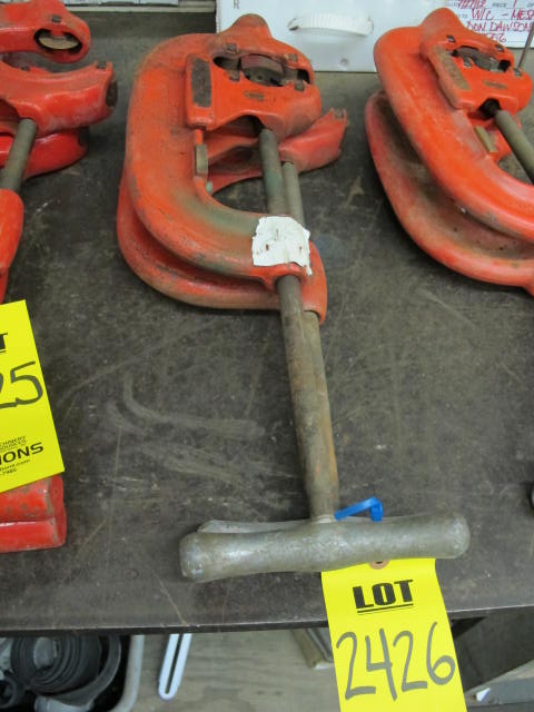 LOT (1) RIDGID HEAVY DUTY 4-8" PIPE CUTTER & (1) 2.5-4" PIPE CUTTER (G-20) LOADING & HANDLING FEE $10-2426