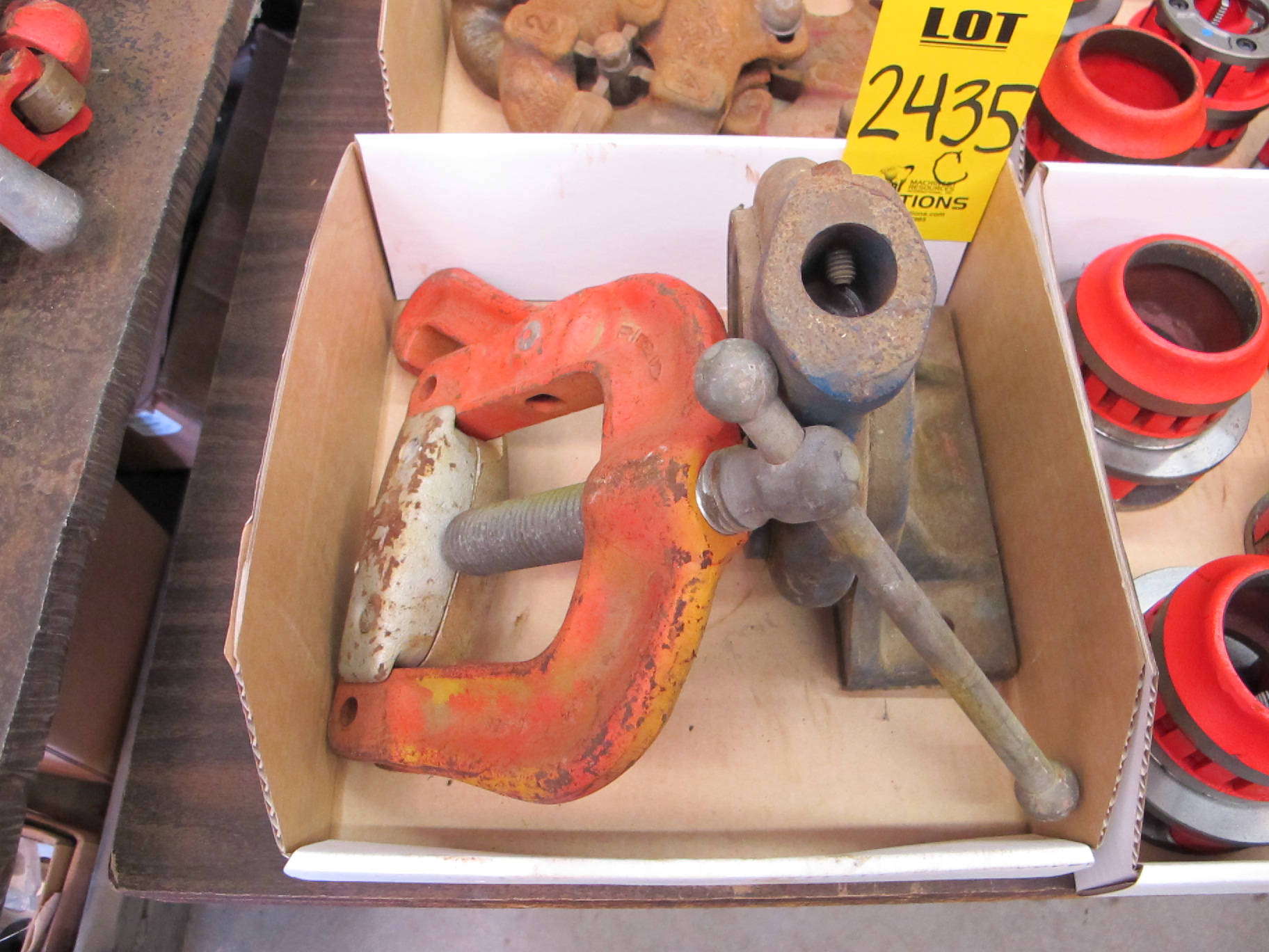 LOT PIPE CLAMP & THREADER (G-20) LOADING & HANDLING FEE $10-2435C