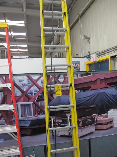 18' FIBERGLASS EXTENSION LADDER (G-20) LOADING & HANDLING FEE $10-2553