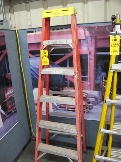 6' FIBERGLASS LADDER (G-20) LOADING & HANDLING FEE $10-2554