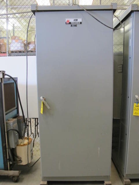 IEM SINGLE DOOR TYPE R3 ELECTRICAL ENCLOSURE W/ SIEMENS CATALOG # V7E2204LR SERIES A 200 AMP 2-POLE SINGLE PHASE VACU-BREAKER SWITCH (G-20) LOADING & HANDLING FEE $50-2653