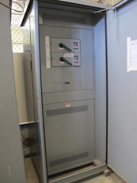 IEM SINGLE DOOR TYPE R3 ELECTRICAL ENCLOSURE W/ (2) SIEMENS CATALOG # V7E2204LR SERIES A 200 AMP 2-POLE SINGLE PHASE VACU-BREAKER SWITCH (G-20) LOADING & HANDLING FEE $50-2654