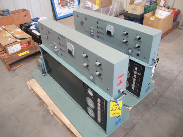 LOT (2) CARRIER CORP MODEL 19FA CONTROL PANELS (G-20) LOADING & HANDLING FEE $25-2658