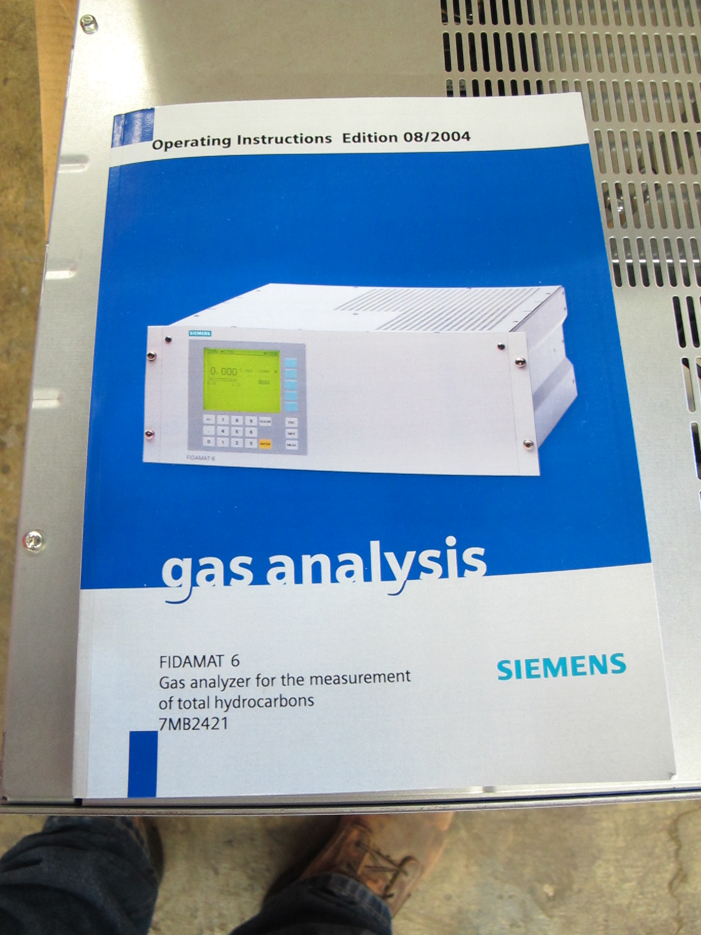 SIEMENS INDUSTRIAL 7MB2421-1DA10-0AA1, 0-10 TO 0-99, 999 PM C3, FIDAMAT 6E CONTINUOUS GAS ANALYZER, TOTAL HYDROCARBON MEASUREMENT, SIX RELAY OUTPUTS FREELY CONFIGURABLE. 19" UNIT FOR INSTALLATION IN CABINETS, 1/4" OD PIPING ON GAS CONNECTIONS FOR SAMPLE GAS. WITH HEATED PUMP FOR SAMPLE GAS WITH ATM. PRESSURE, 1 CHANNEL WITHOUT ADDITIONAL ELECTRONICS POWER SUPPLY AC 100 TO 120V, 48 TO 63 HZ. OPERATING SOFTWARE IN ENGLISH (NEW IN BOX) (G-46) LOADING & HANDLING FEE $10-2702