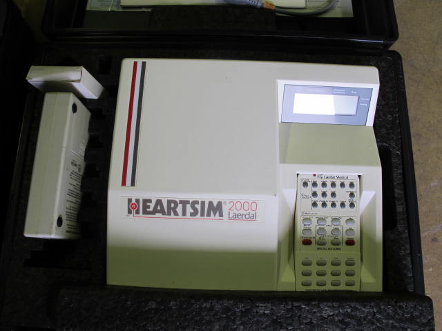 HEARTSIM 2000 LAERDAL CARDIO/RESPIRATORY TESTER (G-46) LOADING & HANDLING FEE $10-2728