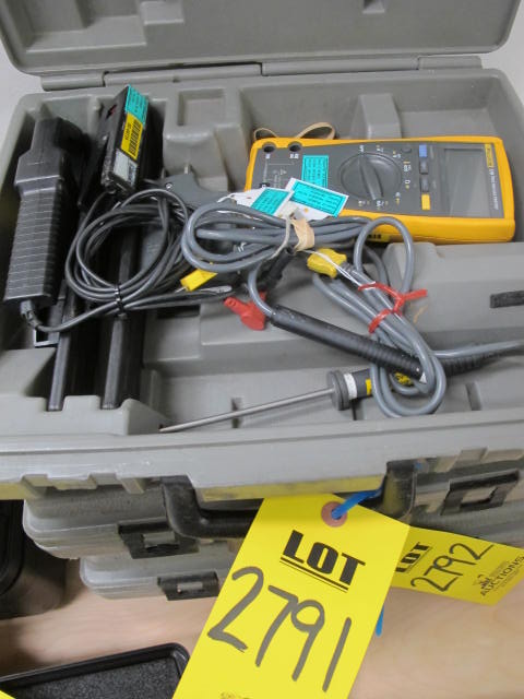 FLUKE MODEL 179 TRUE RMS MULTIMETER (G-44) LOADING & HANDLING FEE $10-2791