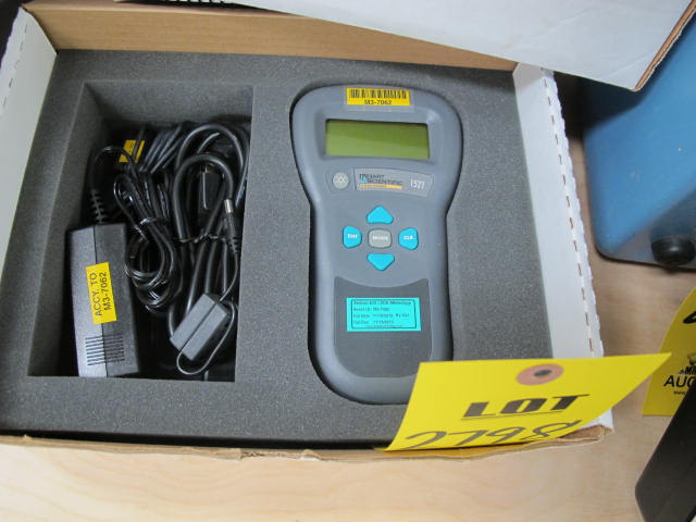 HART SCIENTIFIC MODEL 1521 HANDHELD THERMOMETER (G-44) LOADING & HANDLING FEE $10-2798