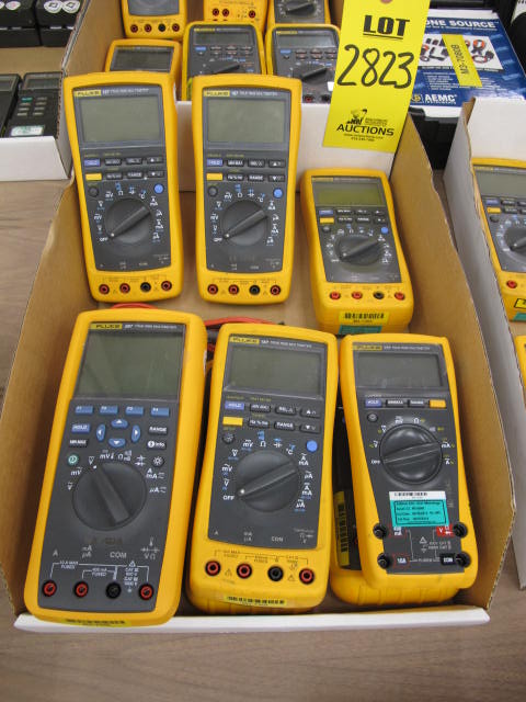 LOT (9) FLUKE MULTIMETERS (G-44) LOADING & HANDLING FEE $10-2823