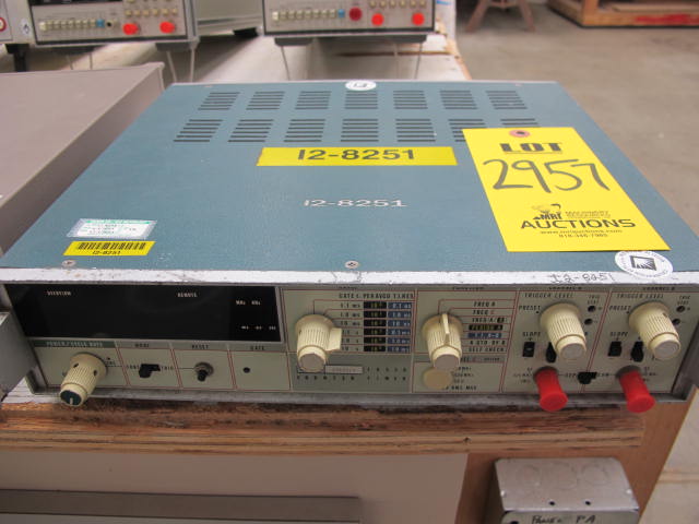 FLUKE MODEL 1953A COUNTER TIMER (G-44) LOADING & HANDLING FEE $10-2957