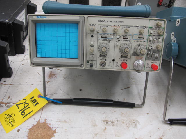 TEKTRONIX MODEL 2235A 100MHZ OSCILLOSCOPE (G-44) LOADING & HANDLING FEE $10-2961