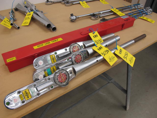 LOT (3) SNAP-ON 1" TORQUE WRENCHES (G-44) LOADING & HANDLING FEE $10-3030