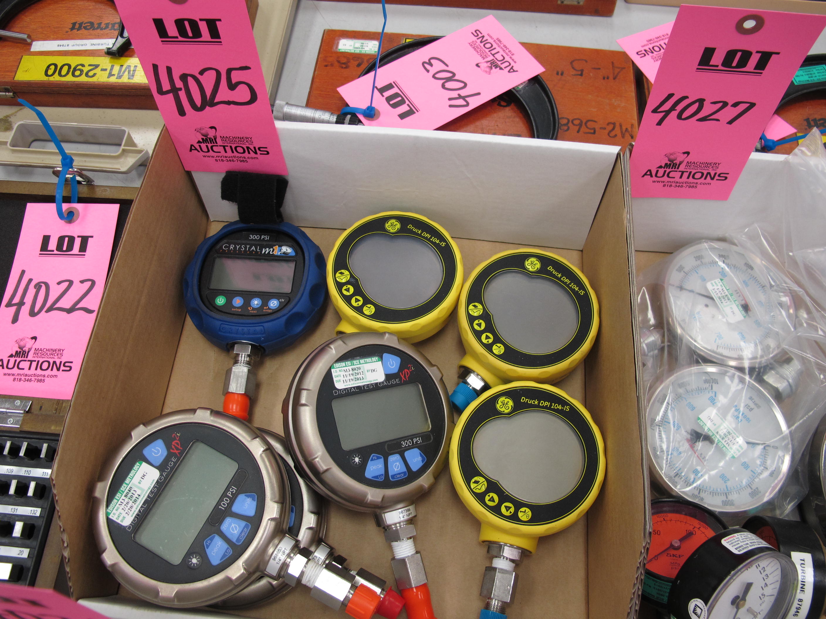 LOT (7) DIGITAL PRESSURE GAUGES (G-44) LOADING & HANDLING FEE $10-4025