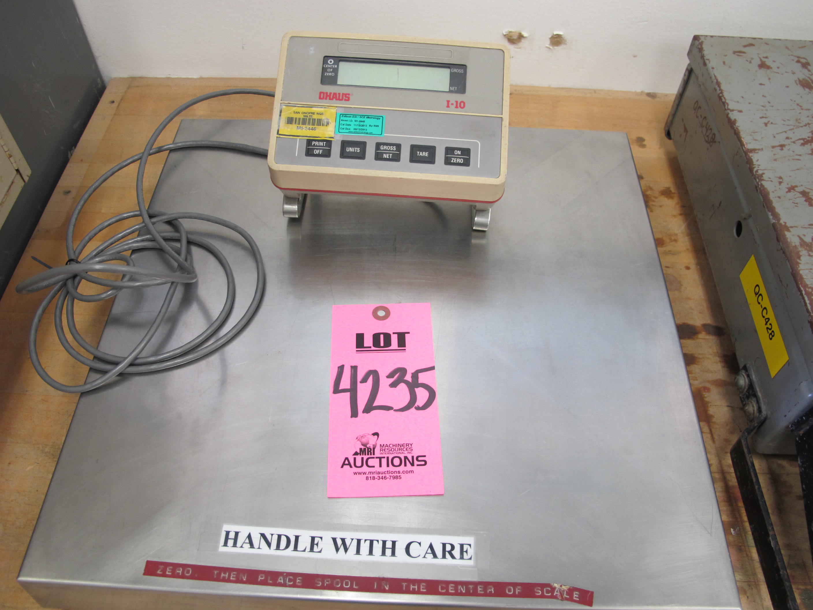 OHAUS MODEL I-10 18"X18" DIGITAL TABLE TOP SCALE (G-44) LOADING & HANDLING FEE $10-4235