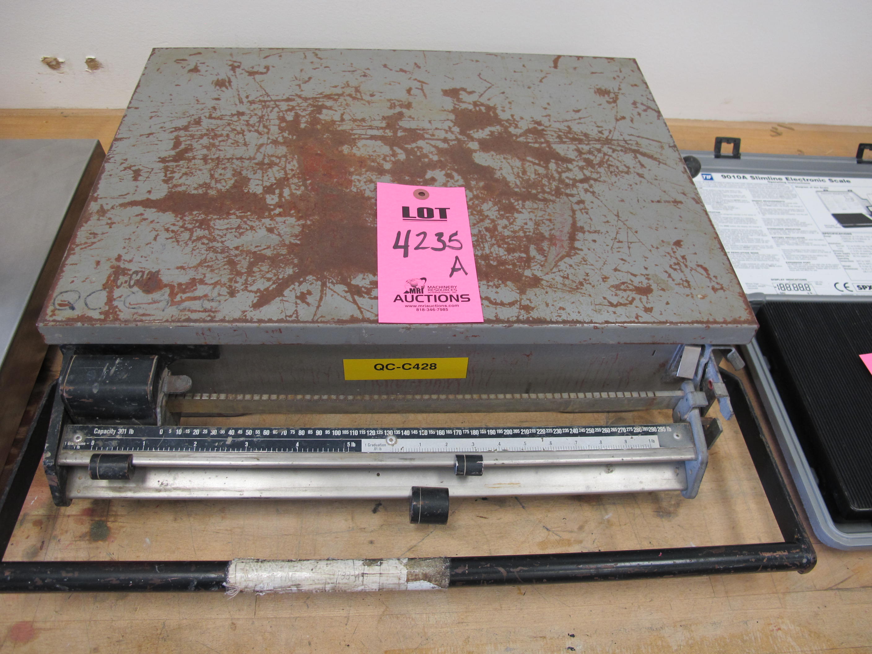 ACCU-WEIGH 301 LB CAP 16"X22" TABLE TOP SCALE (G-44) LOADING & HANDLING FEE $10-4235A