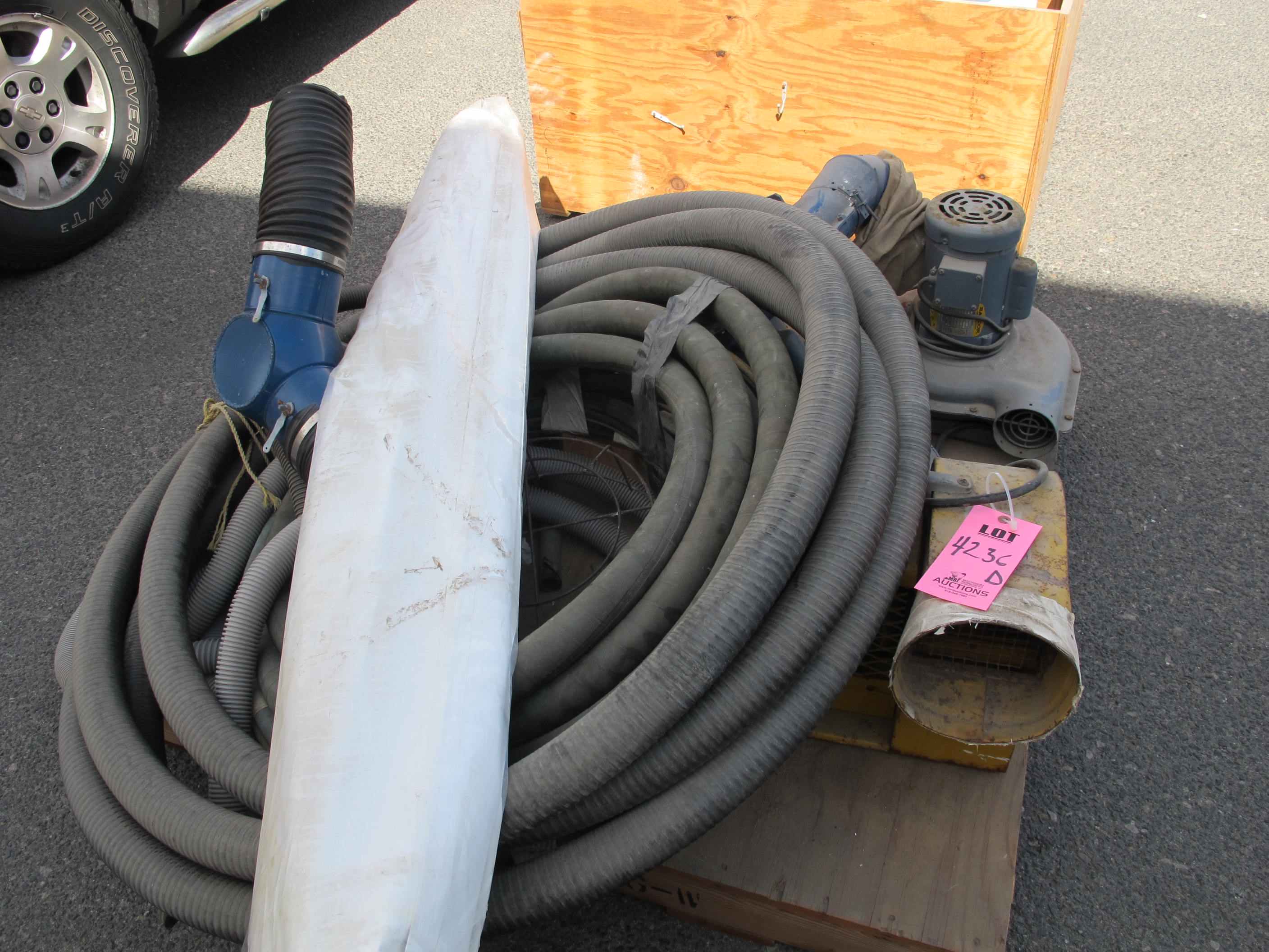 LOT MISC BLOWERS & HOSE (G-44) LOADING & HANDLING FEE $25-4236D