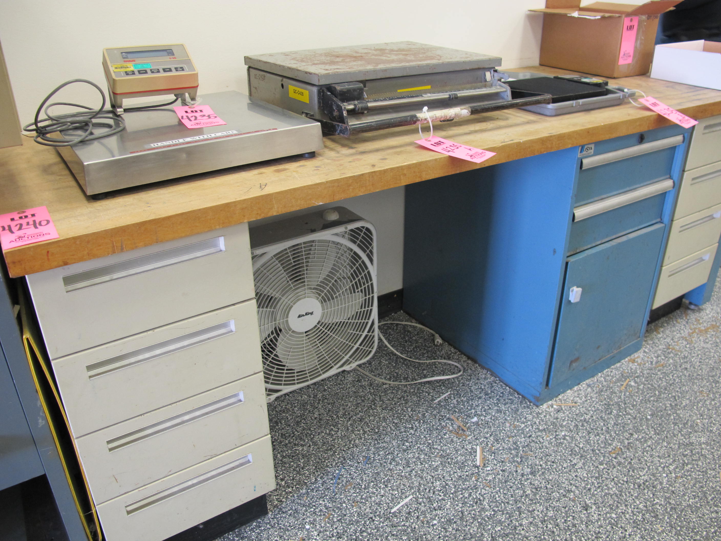LISTA HEAVY DUTY INDUSTRIAL WORK BENCH W/ 10 DRAWERS & MAPLE TOP (G-44) LOADING & HANDLING FEE $50-4240