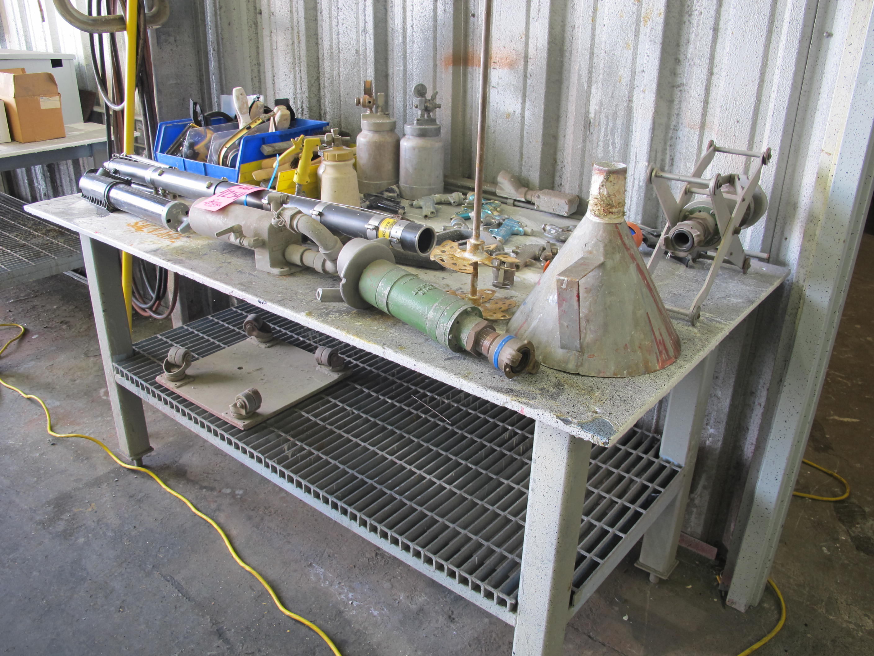 LOT MISC PAINTING ACCESSORIES (G-44) LOADING & HANDLING FEE $10-4254