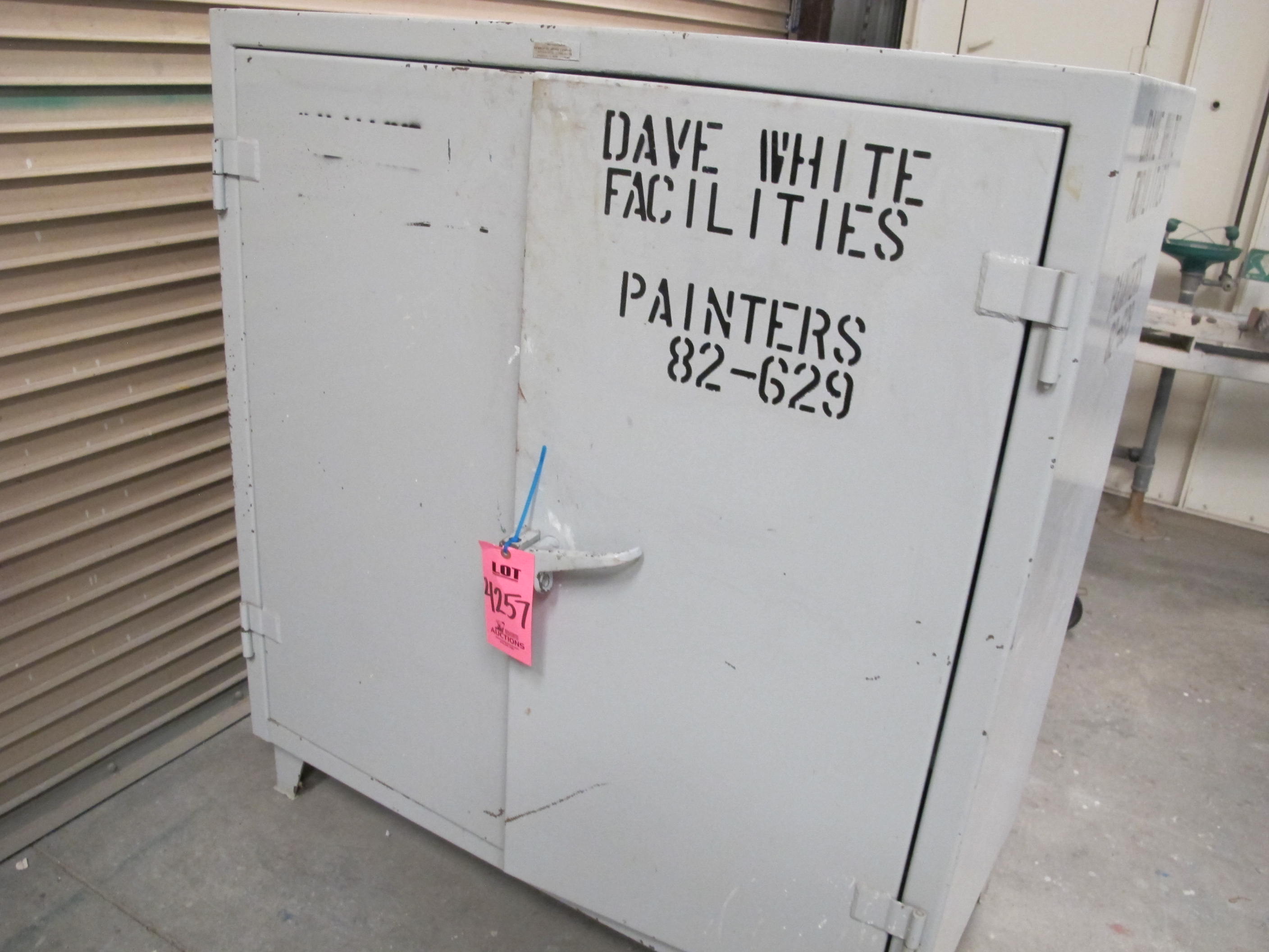 2-DOOR HEAVY DUTY LOCKING STRONG BOX W/ PAINT SUPPLIES (G-44) LOADING & HANDLING FEE $50-4257