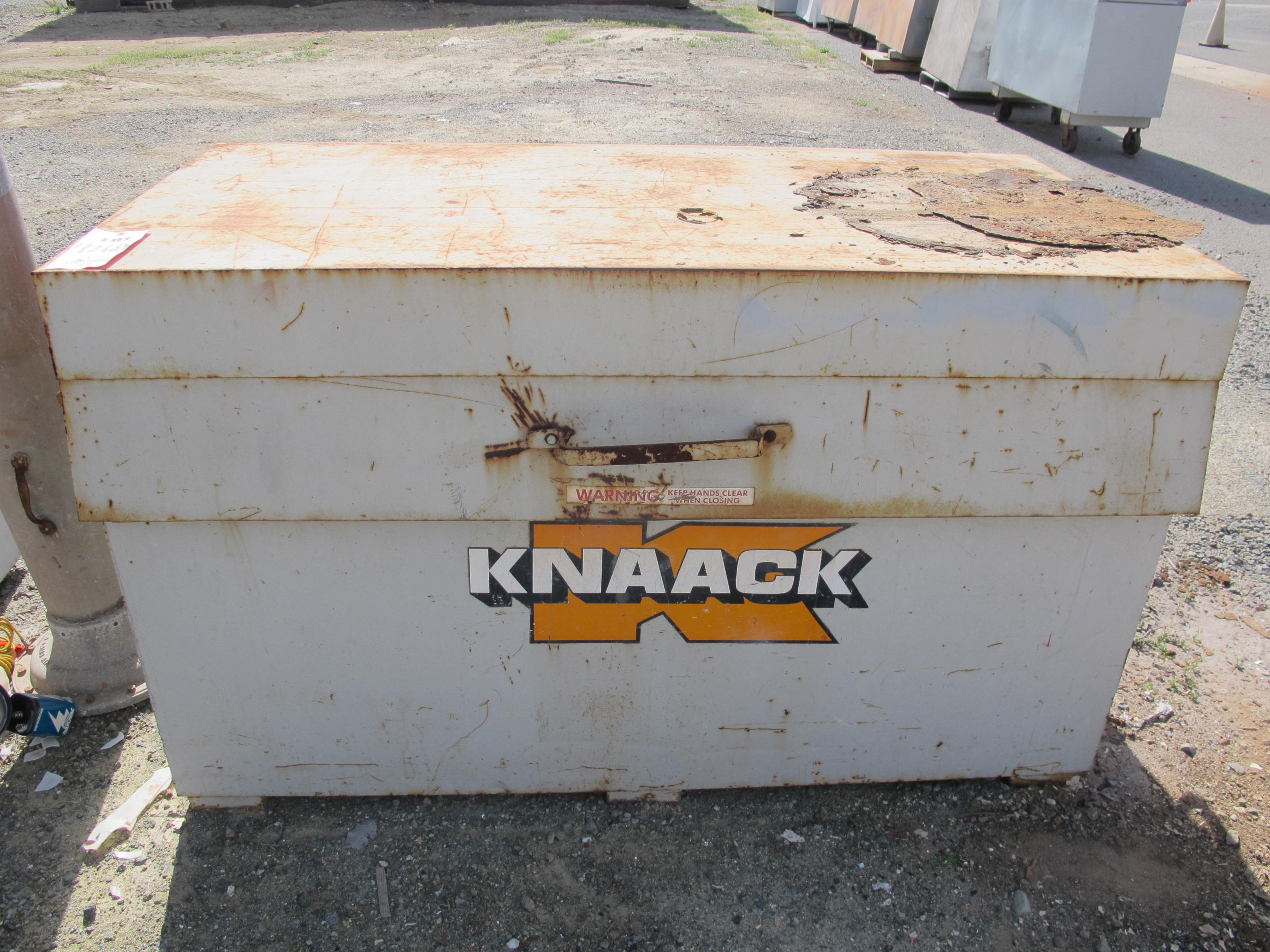 KNAACK HEAVY DUTY INDUSTRIAL JOB BOX (G-40 OUTSIDE) LOADING & HANDLING FEE $50-4268