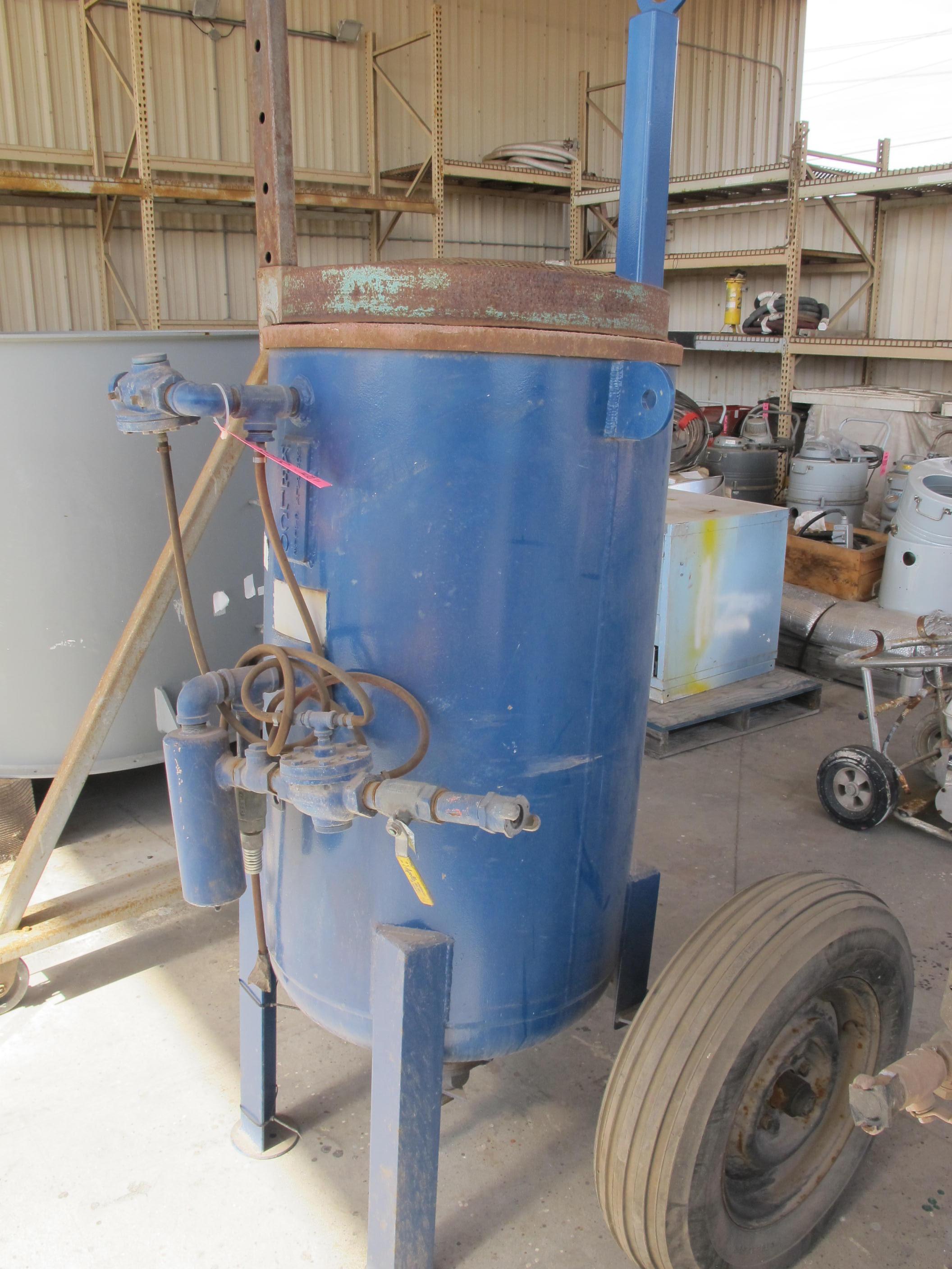 KELCO PNEUMATIC SAND BLAST ABRASIVE BLAST MACHINE (G-40 OUTSIDE) LOADING & HANDLING FEE $25-4278