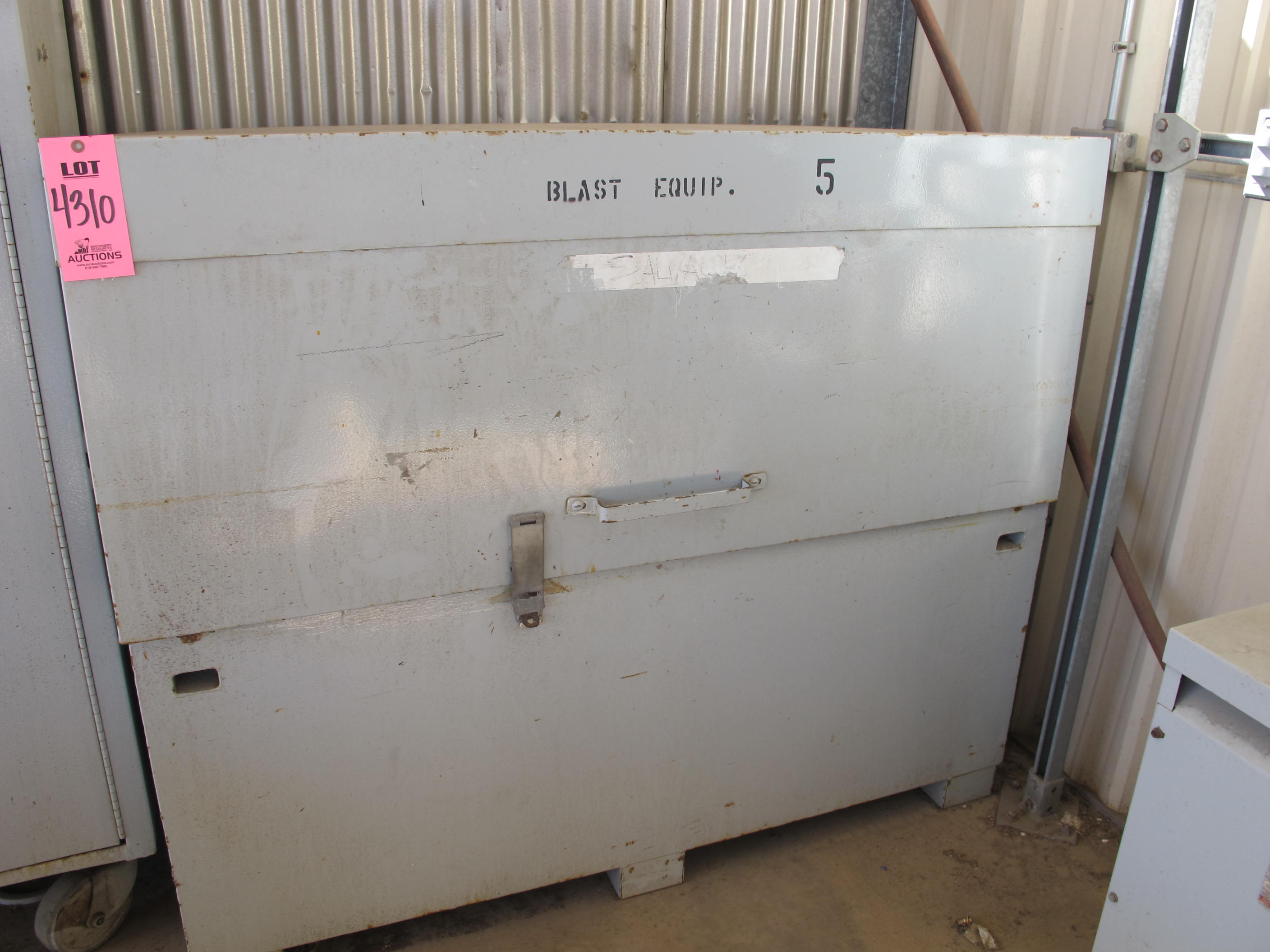KNAACK HEAVY DUTY INDUSTRIAL JOB BOX (G-40 OUTSIDE) LOADING & HANDLING FEE $50-4310