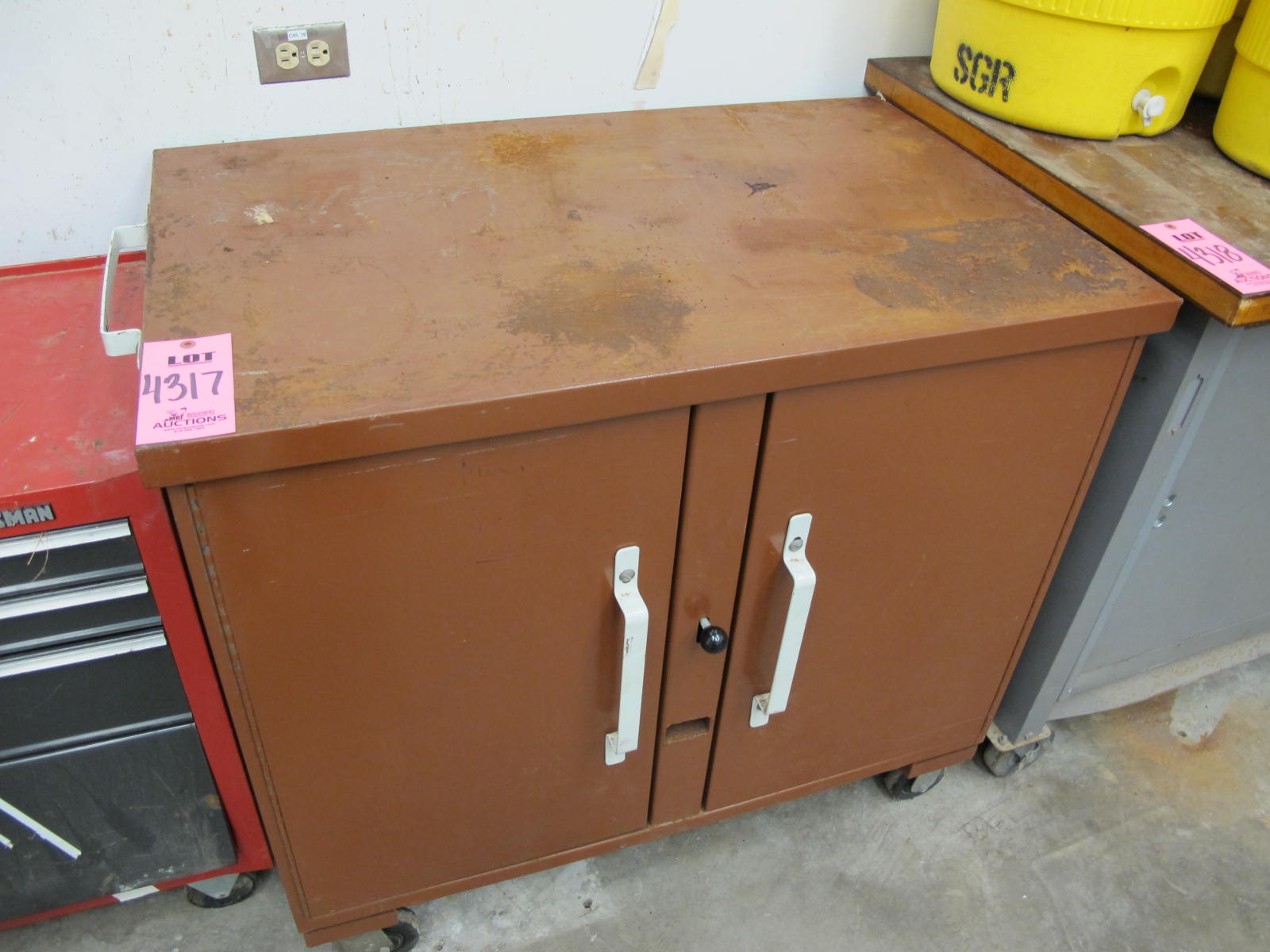 KNAACK 2-DOOR HEAVY DUTY INDUSTRIAL JOB CABINET (G-30) LOADING & HANDLING FEE $50-4317