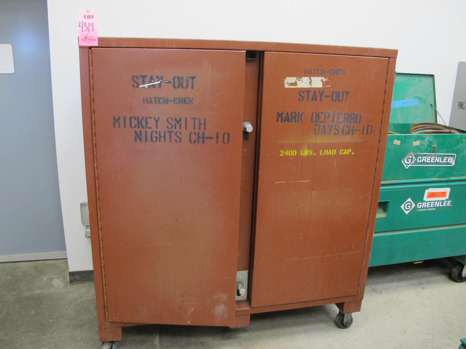 KNAACK 2-DOOR HEAVY DUTY INDUSTRIAL JOB CABINET (G-30) LOADING & HANDLING FEE $50-4319
