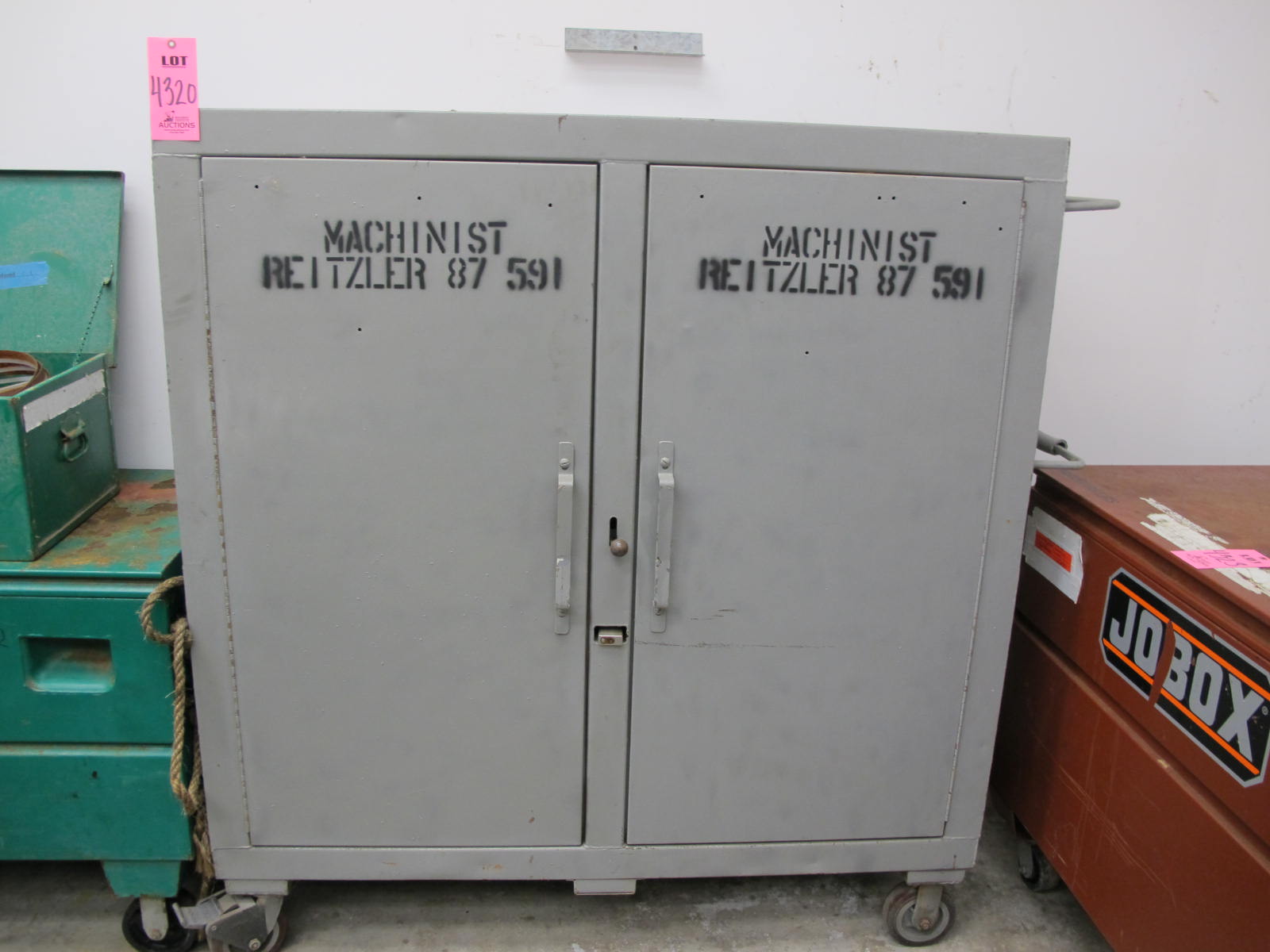 KNAACK 2-DOOR HEAVY DUTY INDUSTRIAL JOB CABINET (G-30) LOADING & HANDLING FEE $50-4320