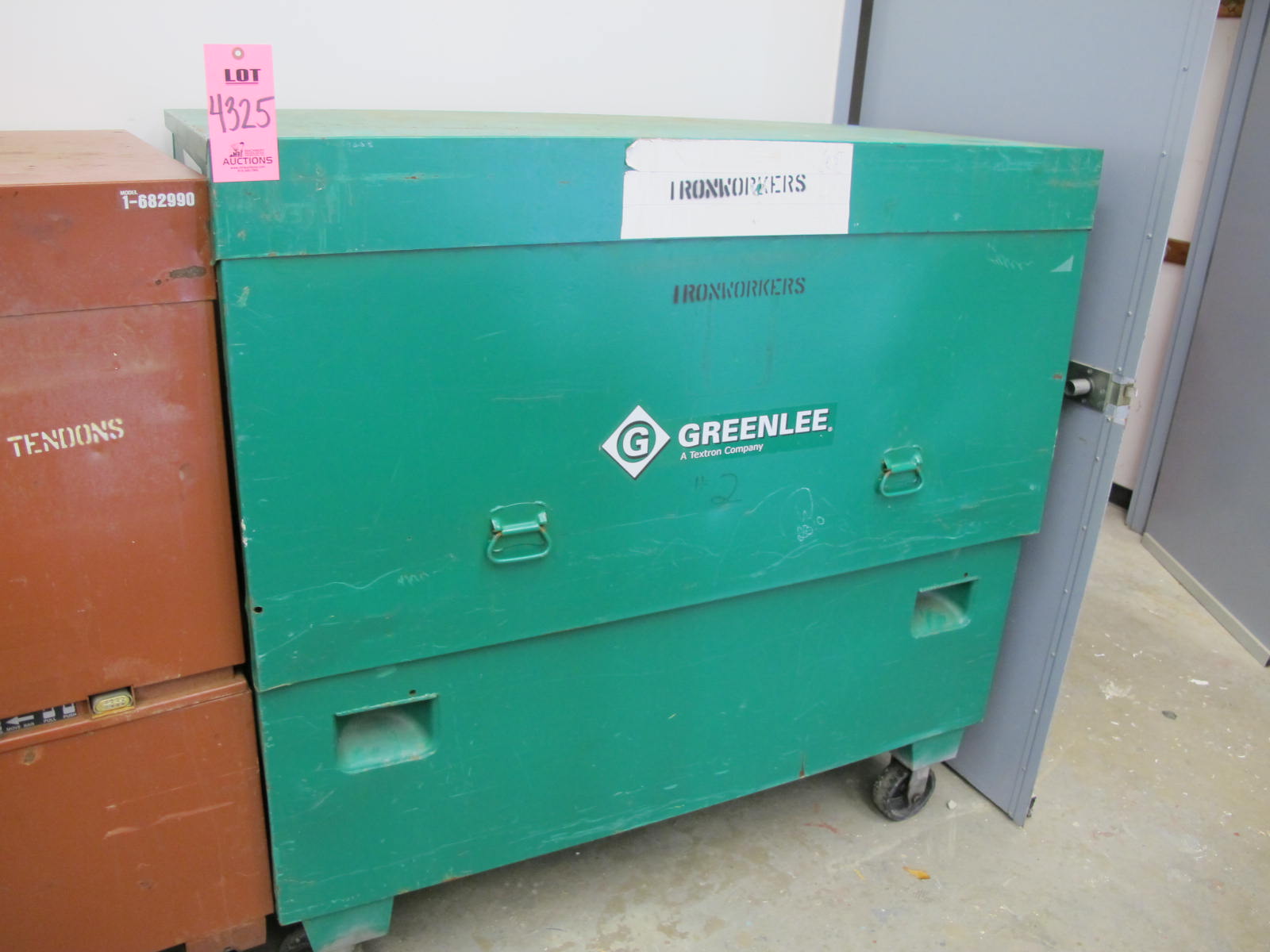 GREENLEE HEAVY DUTY INDUSTRIAL TOOL CABINET (G-30) LOADING & HANDLING FEE $50-4325