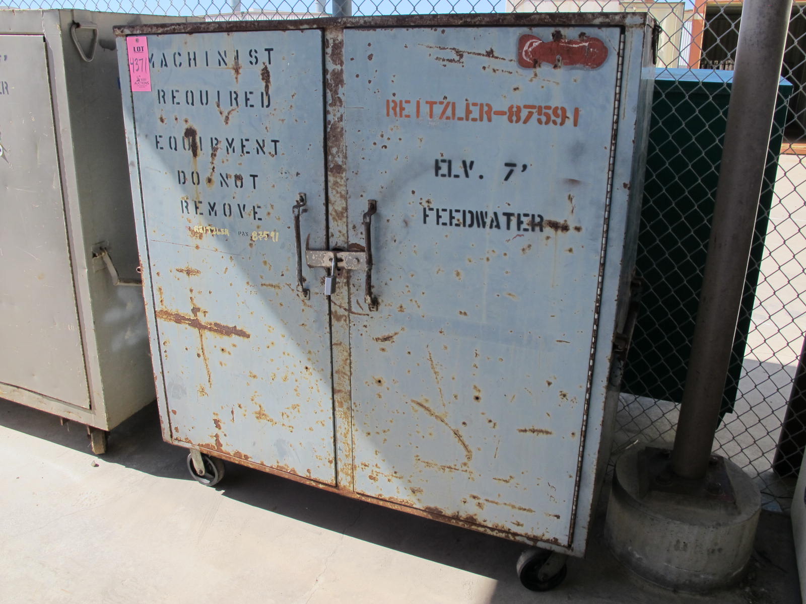 2-DOOR HEAVY DUTY INDUSTRIAL PARTS CABINET (G-30) LOADING & HANDLING FEE $50-4371