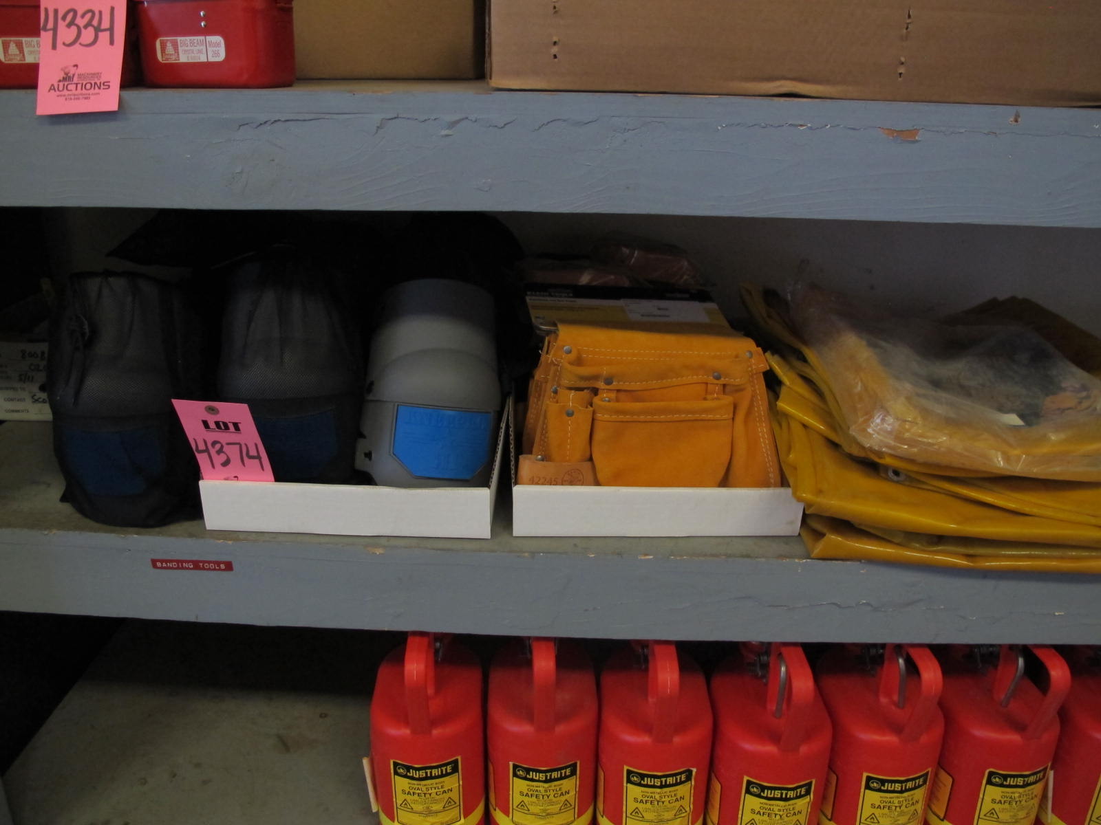 LOT MISC KNEE PADS, CARPENTERS TOOL POUCHES & WELDING CURTAINS (G-30) LOADING & HANDLING FEE $25-4374