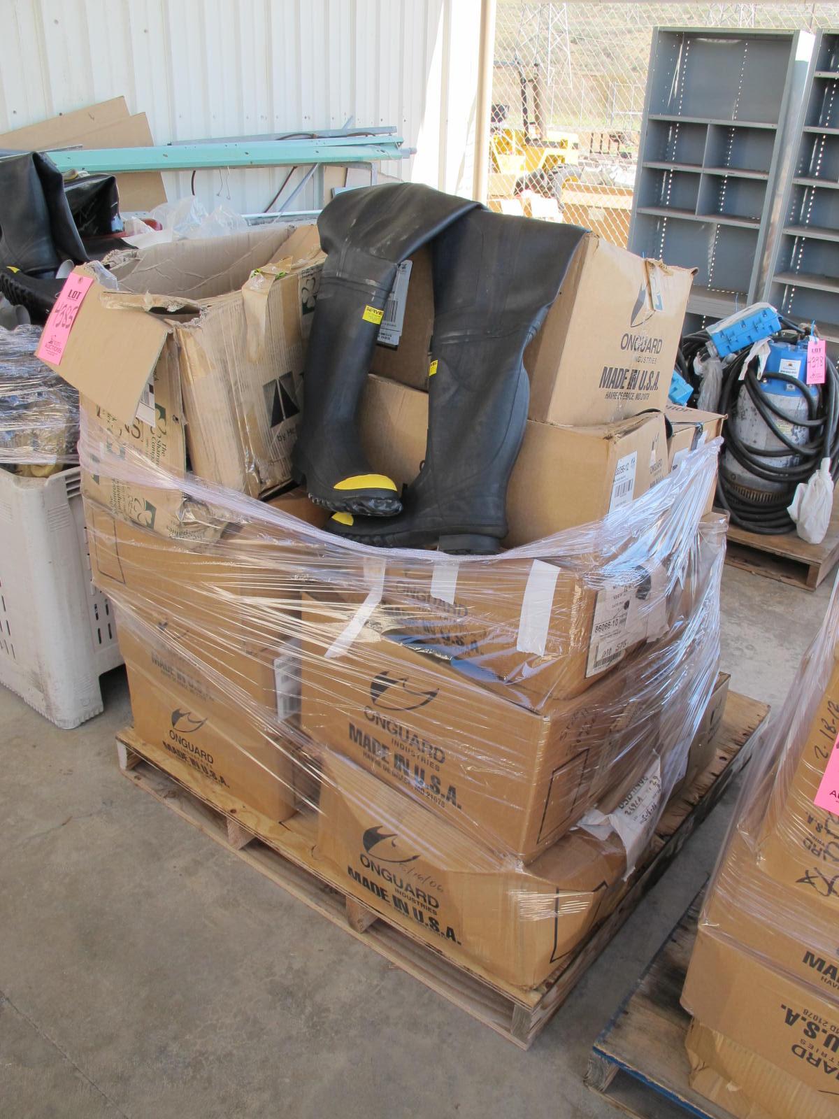 LOT RUBBER BOOTS & WADERS (G-30) LOADING & HANDLING FEE $25-4385