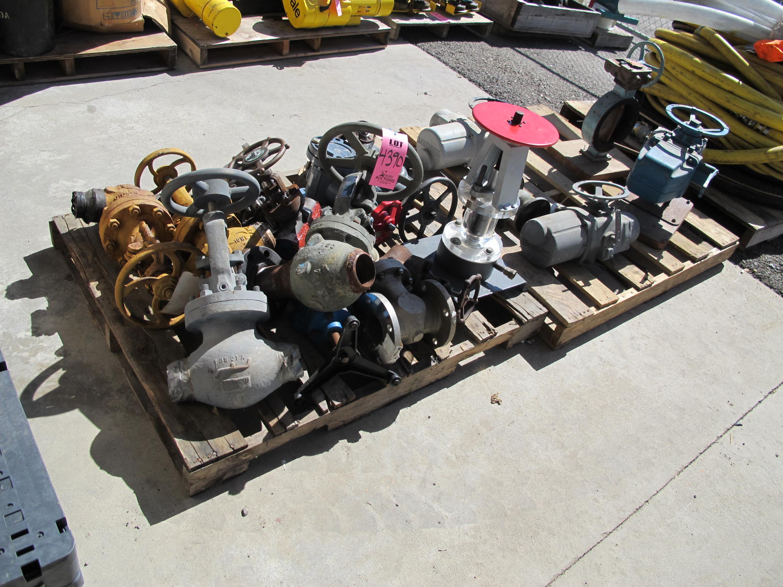 LOT (2) PALLETS MISC GATE & BUTTERFLY VALVES (G-30) LOADING & HANDLING FEE $25-4390
